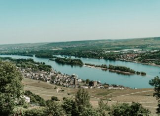 Flugzeugabsturz Bei Rüdesheim – Was Steckt Hinter Dem Drama?